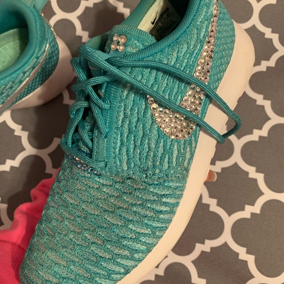 turquoise roshe running shoes - Picture 5 of 8